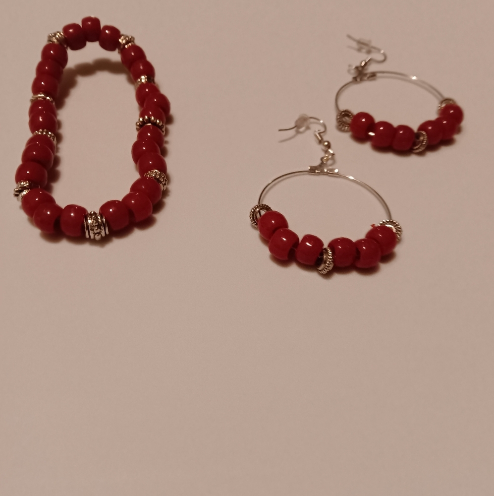 Bead Bracelet and Earrings by Skye's Creations